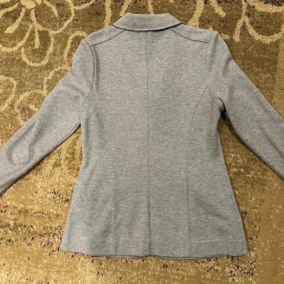 Oui deconstructed gray blazer size 6 mint condition with unfinished seems- EUC! - Picture 9 of 16